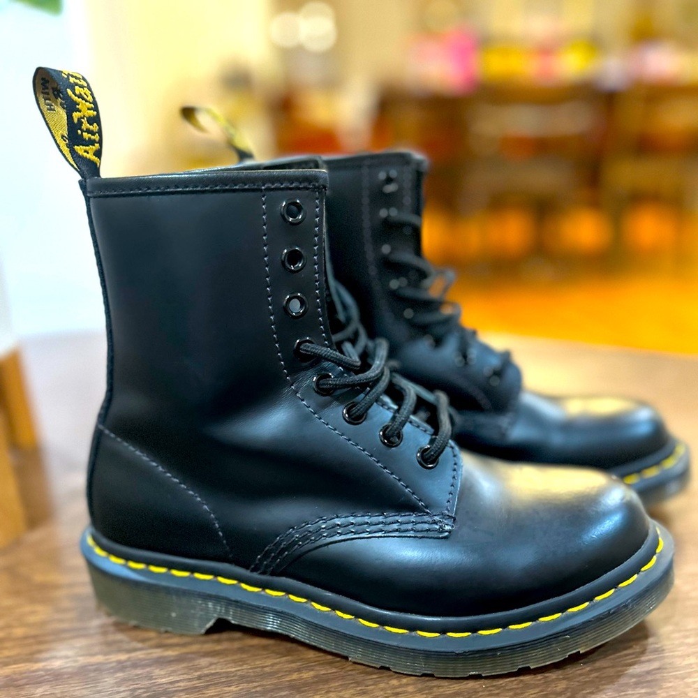 DR MARTENS -1460 SMOOTH LEATHER LACE UP BOOTS BLACK/SMOOTH
